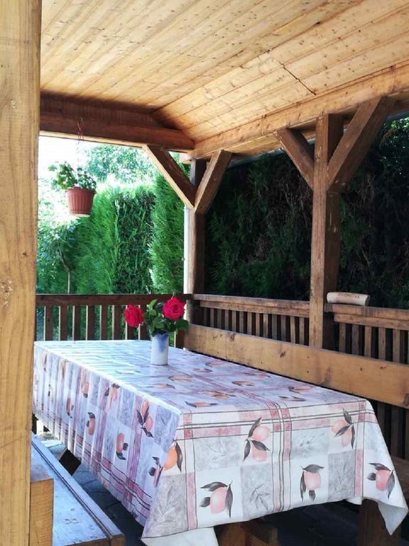 Sára Vendégház Balatonkeresztúr Exterior foto