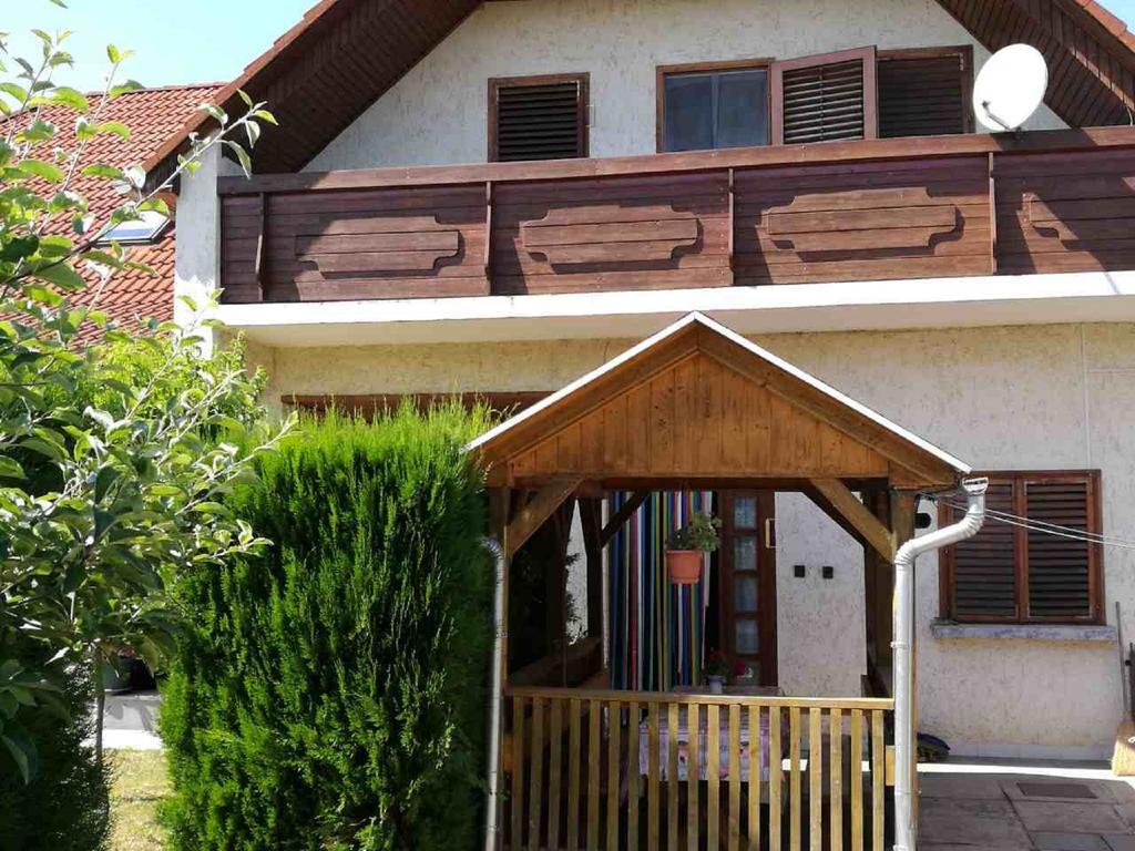Sára Vendégház Balatonkeresztúr Exterior foto